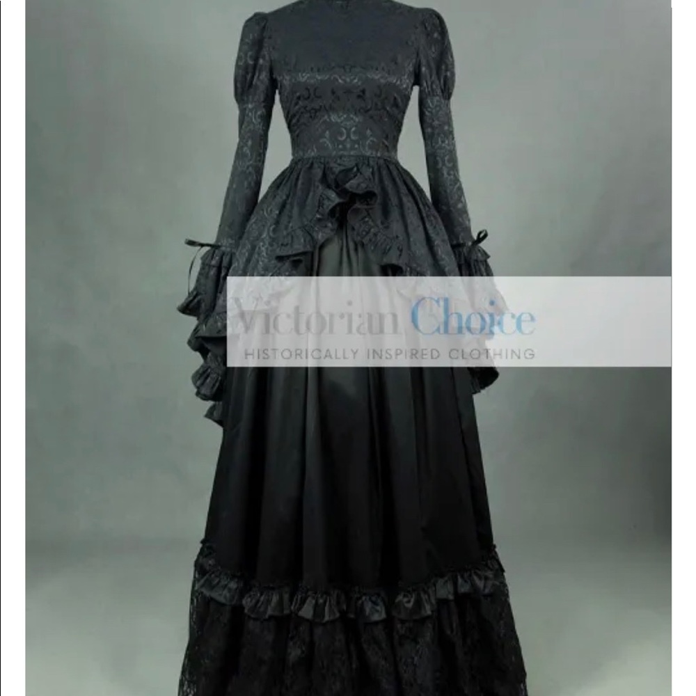 Gothic Victorian Black Witch Dress Halloween cosplay Costume for Women.